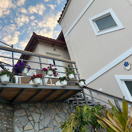 Amazing Familiar Apartments And Rooms Sarande Ngoại thất bức ảnh
